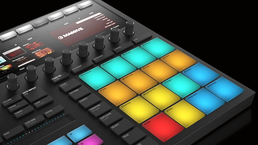 MASCHINE MK3の16パッドと2画面の公式画像