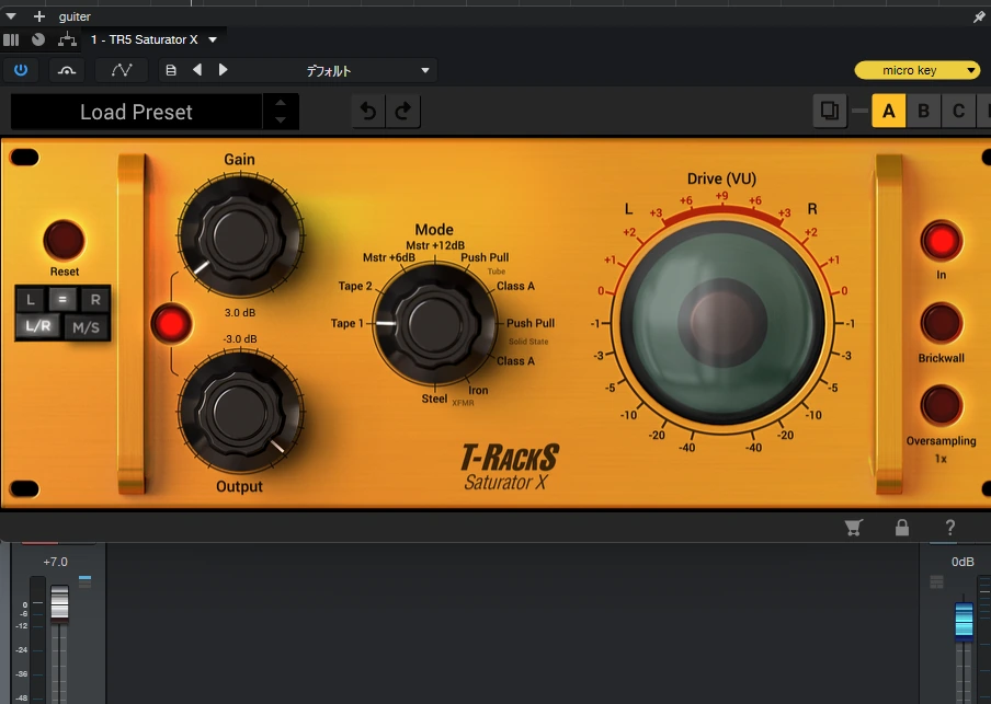 T-RackS Saturator Xの操作画面